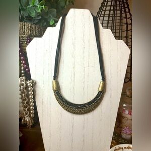 🖤 black and metal toned necklace